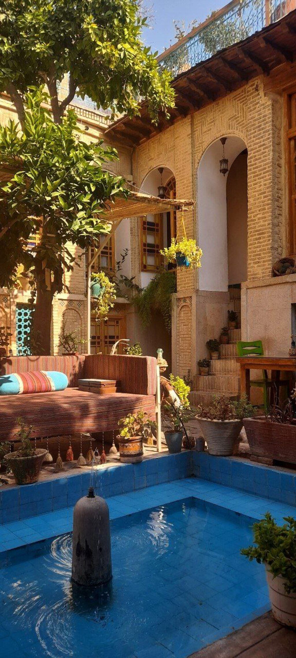 تصویر اقامتگاه بومگردی عمارت هفت رنگ شیراز